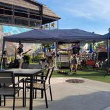 Live music with the Driving Guitars