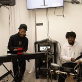 open stage (karaoke, open mic, jam session)