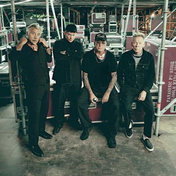 Sex Pistols (Steve Jones, Paul Cook, Glen Matlock) featuring Frank Carter